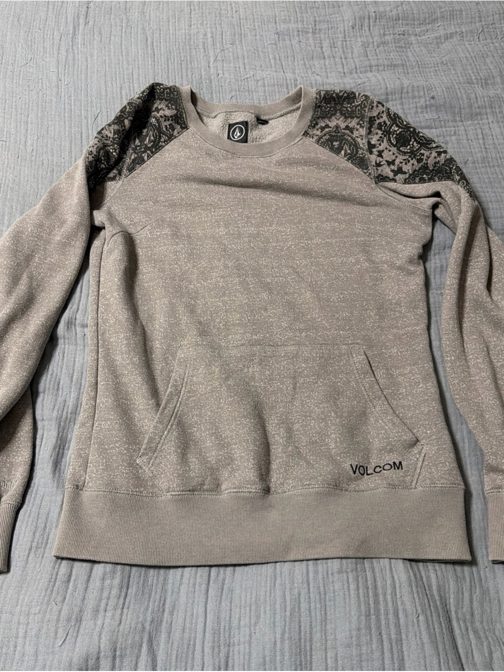 Volcom Sweatshirt with Patterned Shoulder Panels and Thumb Holes Size Medium